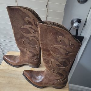 Women's Ariat Cowboy boots size 6.5